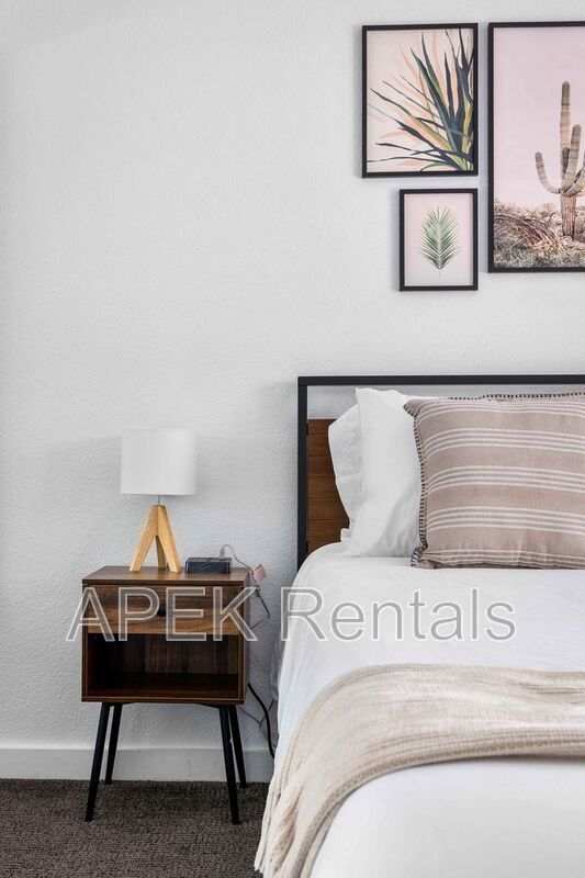 Building Photo - 2355 W Nicola Rd