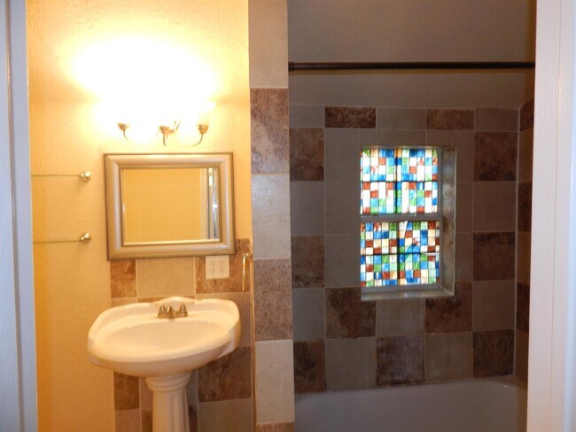 Building Photo - 507 Duncan Ave