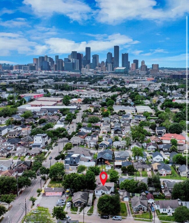 Building Photo - 109 N Eastwood St