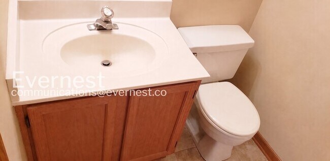 Building Photo - 3 bed/2.5 bath Spacious Home with Fenced Yard and Attached Garage! Coming Soon