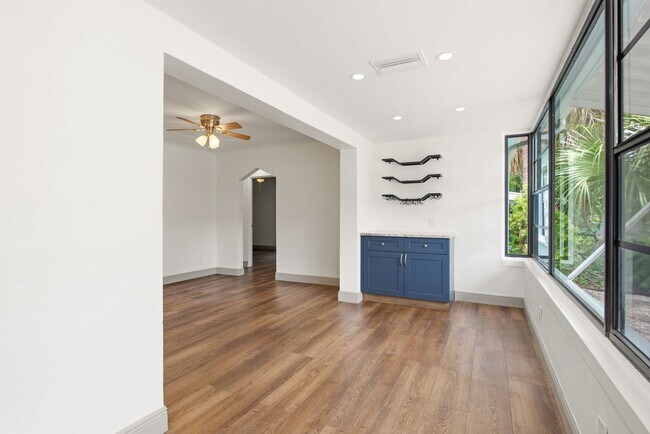 Building Photo - 517 41st Ave S