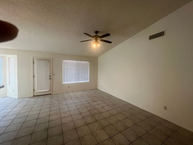 Building Photo - NICE 3 BEDROOM IN RITA RANCH WITH GREAT FL...