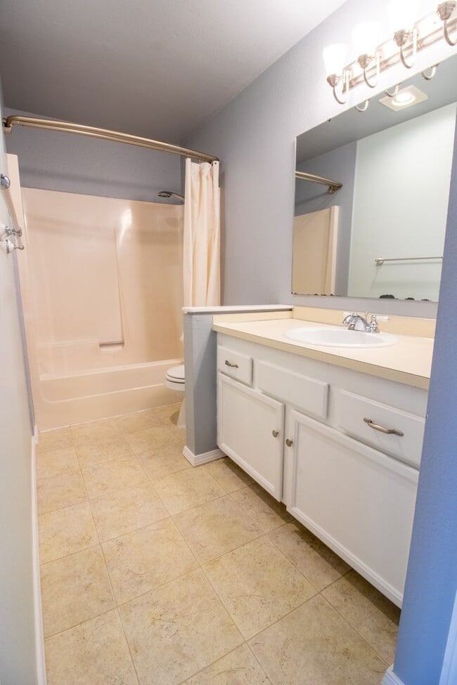 Building Photo - 2Bd/2Ba Seattle Condo
