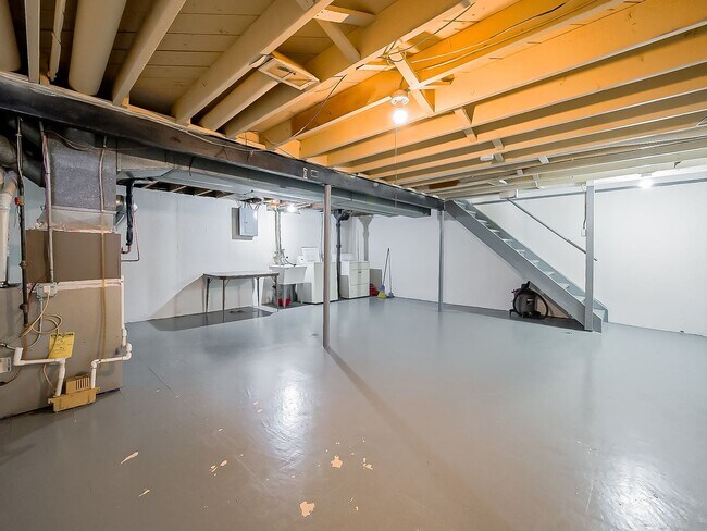 Building Photo - AVAILABLE NOW! Spacious and Inviting Westland Home!