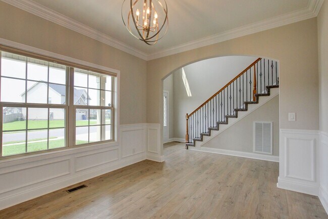 Building Photo - 230 Cotoneaster Ln