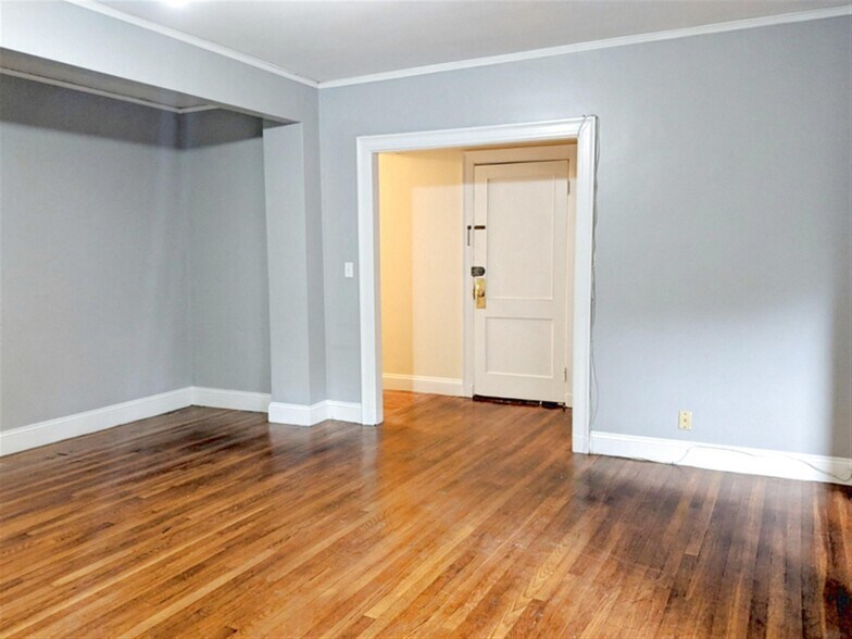 Building Photo - 7 Craigie Cir