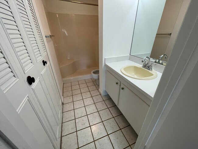 Building Photo - 7149 Golf Colony Ct