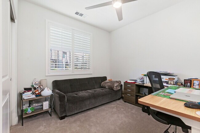 Building Photo - 2460 Solara Ln