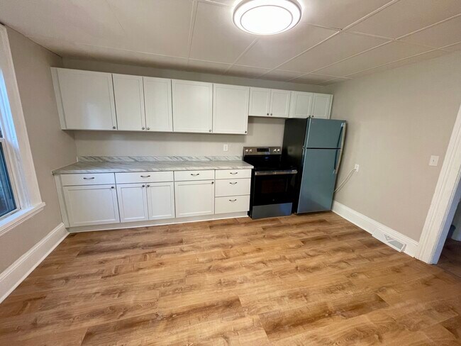 Building Photo - 307 W 9th Ave