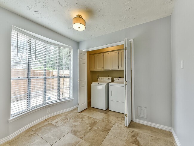 Building Photo - 21335 Park Mt Dr