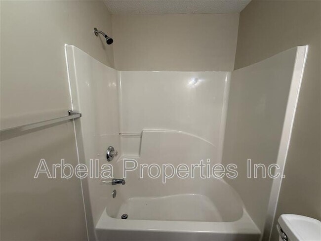 Building Photo - 1909 Cherokee Rd