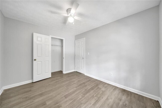Building Photo - 608 Wood Ridge Dr
