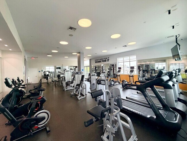 Building Photo - 300 S Australian Ave