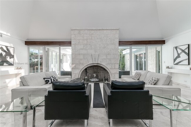 Building Photo - 111 S Hibiscus Dr