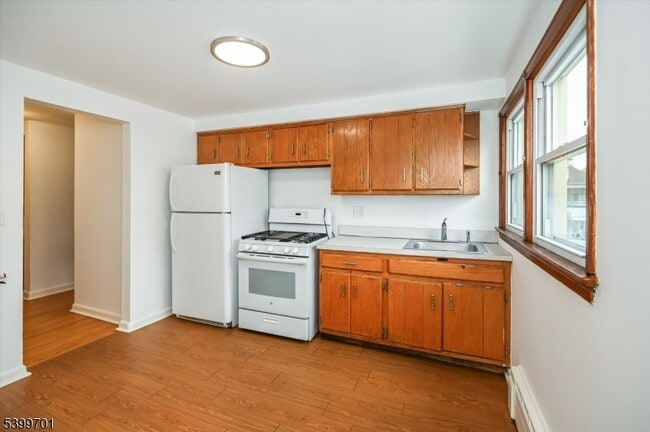 Building Photo - 13 Knapp Ave