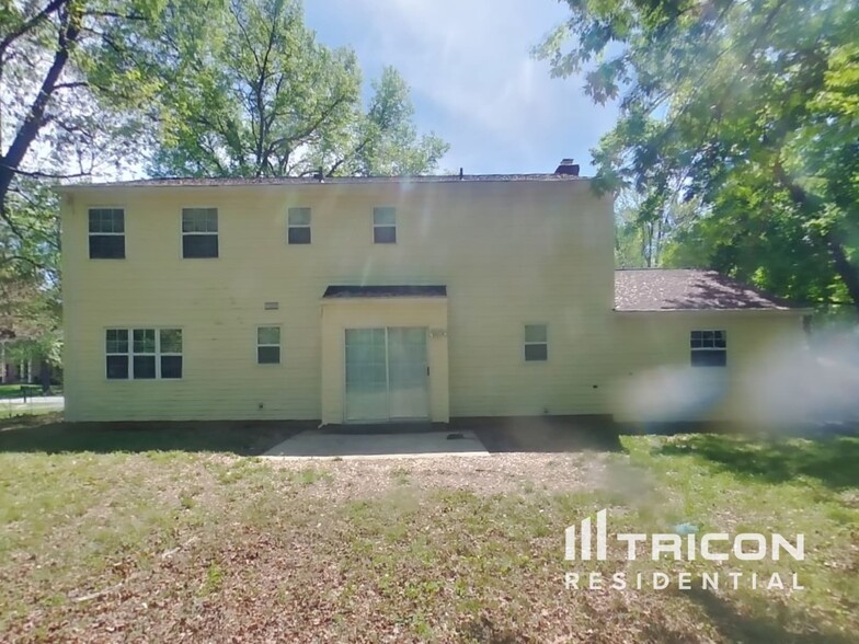Building Photo - 9414 Victoria Dr