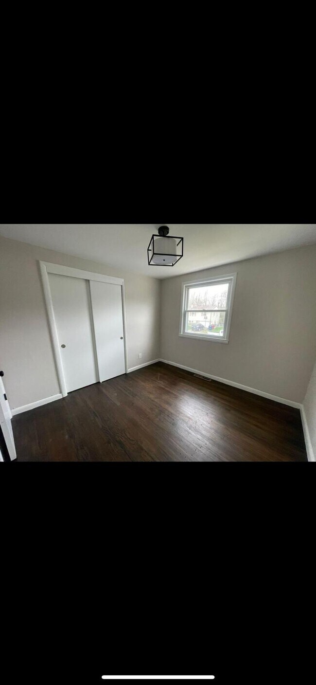 Building Photo - 206 Ava Ave