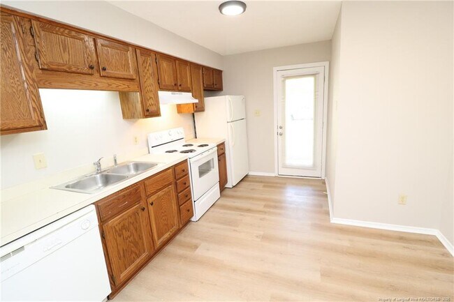 Building Photo - 3901 Lexington Dr