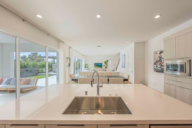 Building Photo - 120 Riverbend