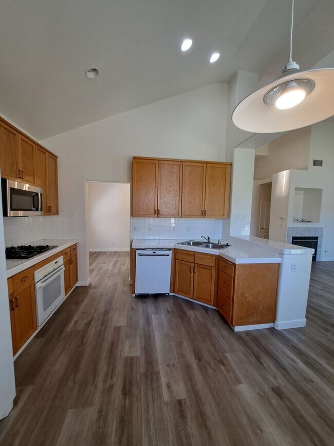 Building Photo - Comfortable Living in a Pet-Friendly Home ...