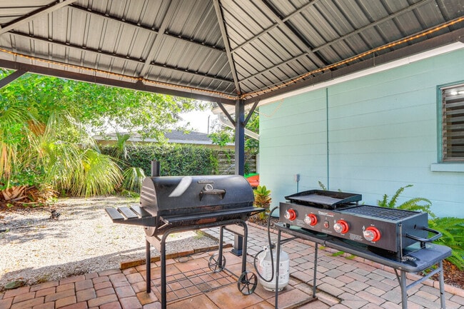 Building Photo - 2408 Brink Ave