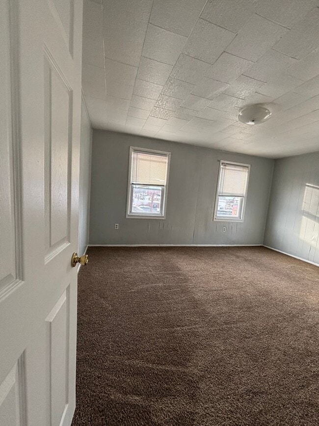 Building Photo - Super Cute 2 Bedroom 1 Bath Home