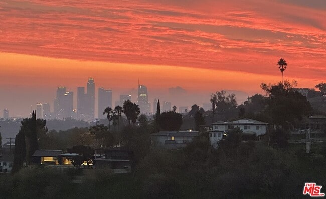 Building Photo - 303 Mavis Dr