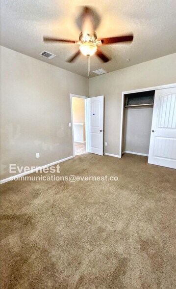 Building Photo - 2880 Donnell Dr