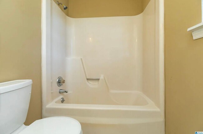 Building Photo - 4/2 Adamsville Home