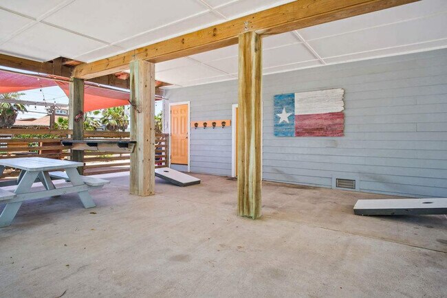 Building Photo - 2727 Eleventh Street-SI ID1023166P