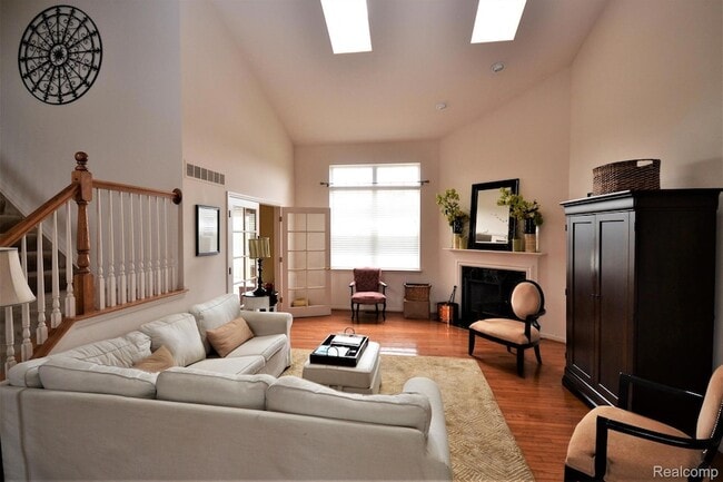 Building Photo - 4890 Spring Meadow Dr
