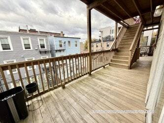 Building Photo - 298 Meridian St