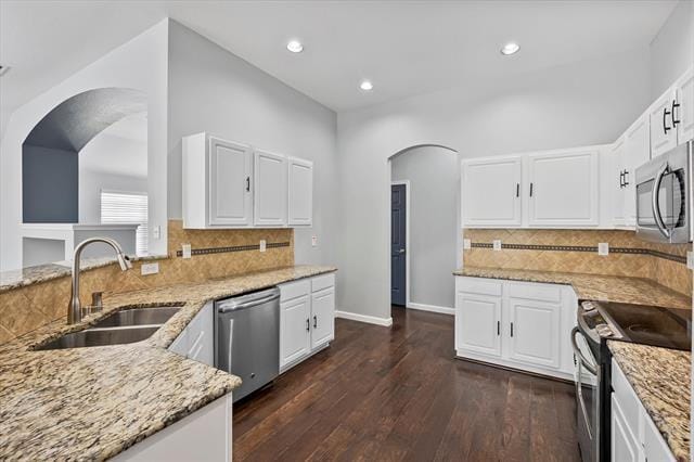Building Photo - 2204 Windcastle Dr