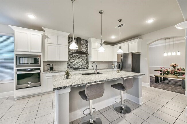 Building Photo - 16526 Whiteoak Canyon Dr