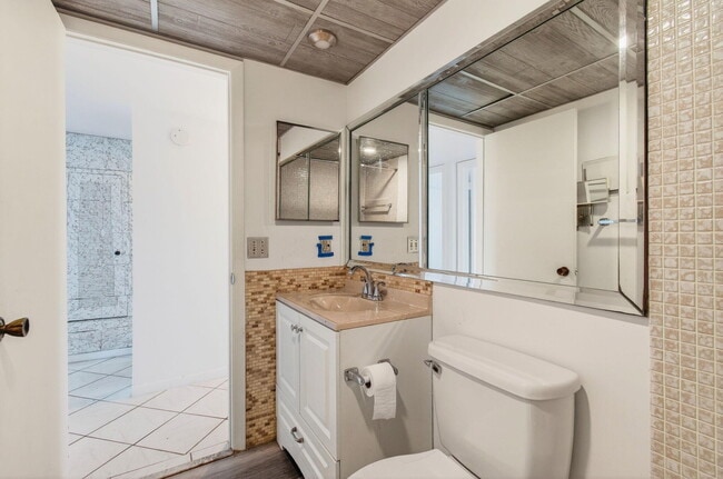 Building Photo - 180 Flanders C