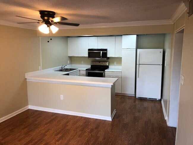 Building Photo - 2749 Sullins St