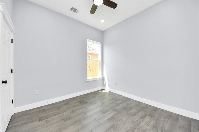 Building Photo - 917 Griffin St