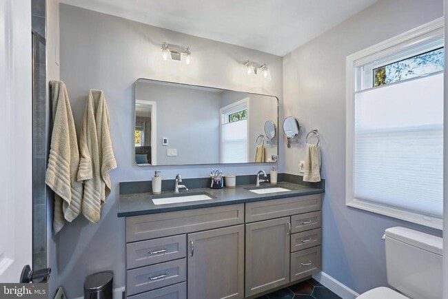 Building Photo - 4402 Medford Dr