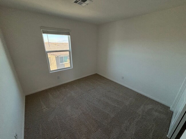 Building Photo - Beautiful 3Bed/3Bath Townhome located in Enterprise/Southern Highlands–Southwest Henderson border...