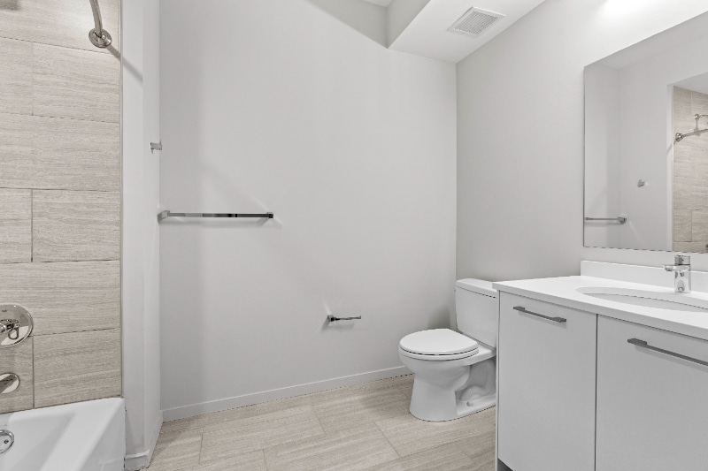 Building Photo - 17 E Huron St