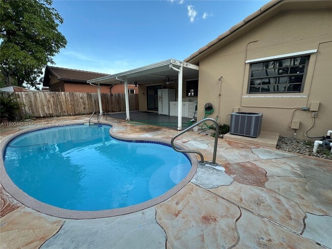 Building Photo - 10075 NW 129th Terrace