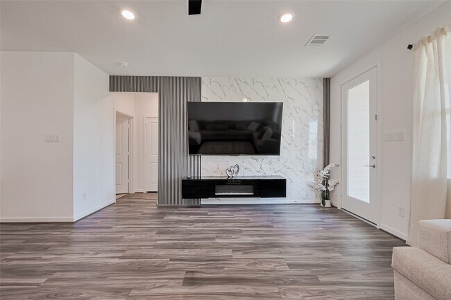 Building Photo - 21611 Shadowbrook Birch Dr