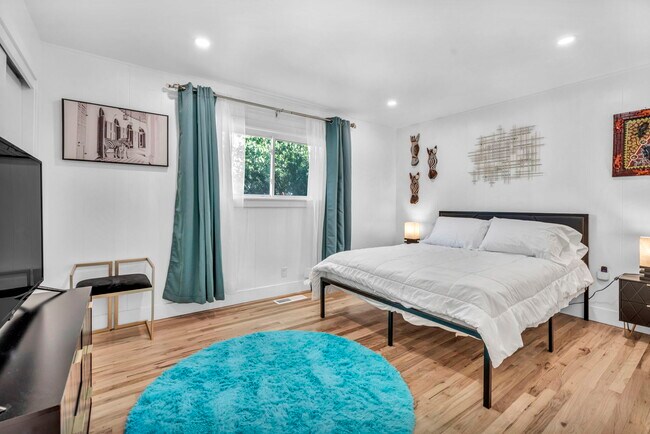 Building Photo - 405 Gregory Way