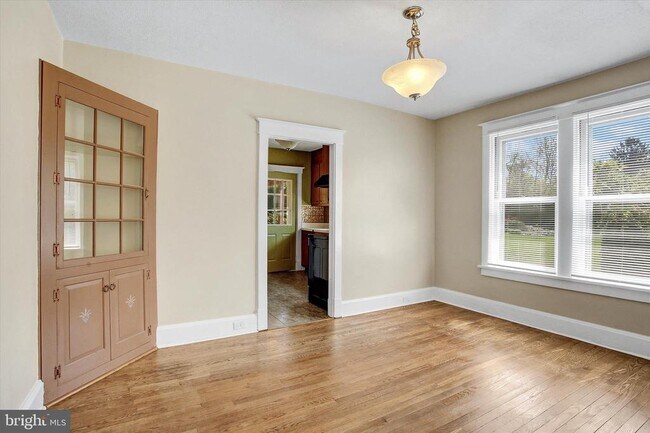 Building Photo - 319 N 2nd St