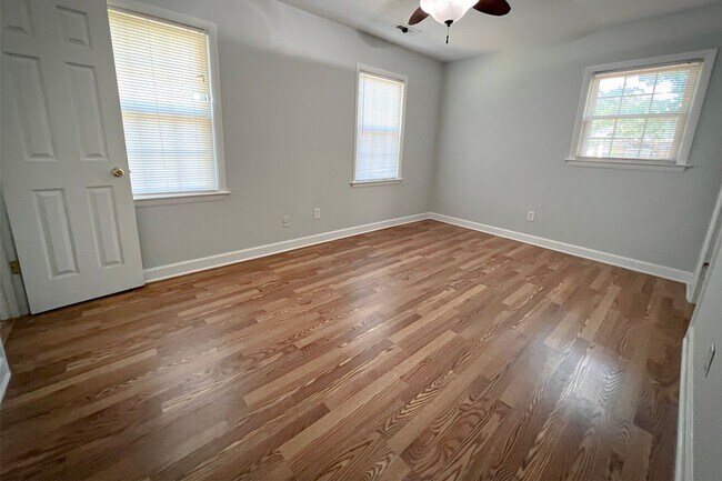 Building Photo - 4bd/2.5ba Brick Ranch Home in Kings Grant. NO STUDENTS/NO CATS