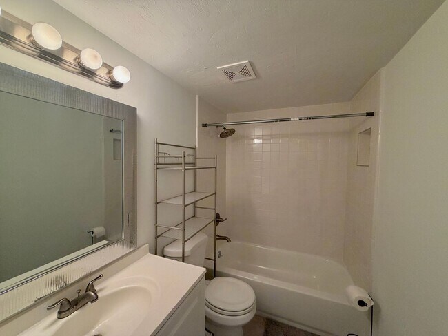 Building Photo - Fully Furnished 3BR Townhome – $500 Move-In Credit