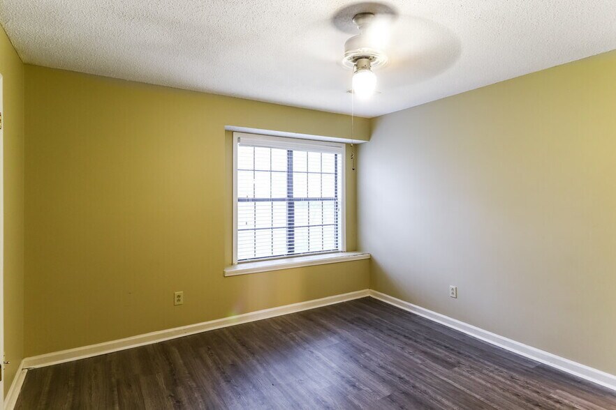 Building Photo - 928 Pheasant Hollow Dr