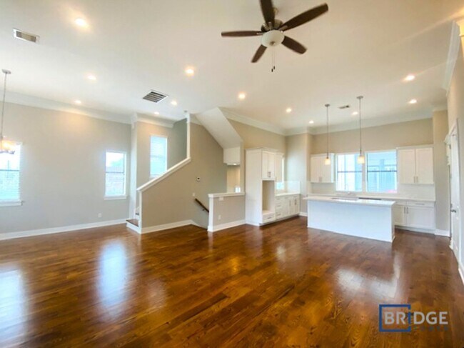 Building Photo - 2202 Arabelle St