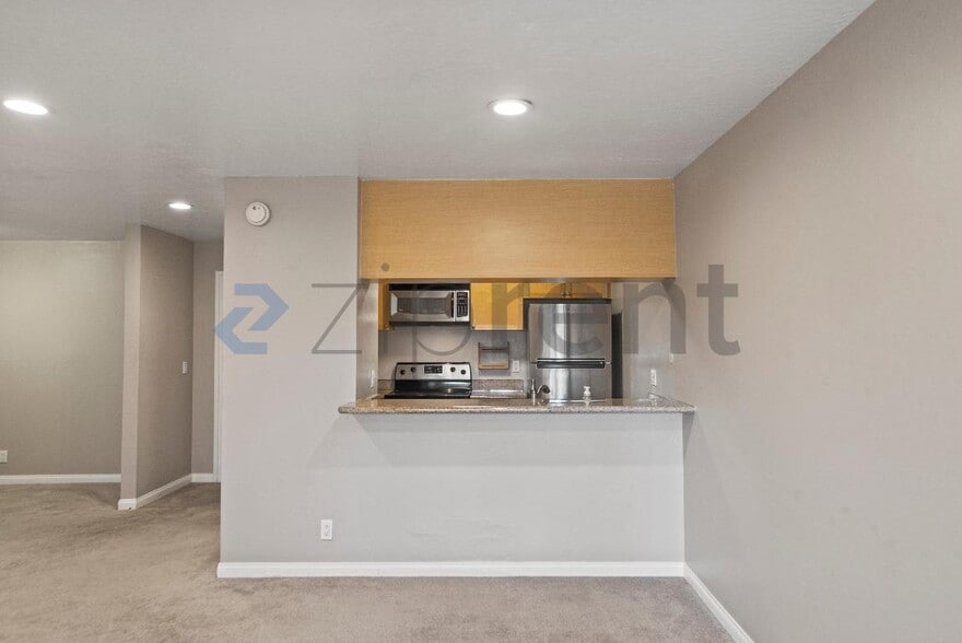 Building Photo - 1085 Murrieta Blvd