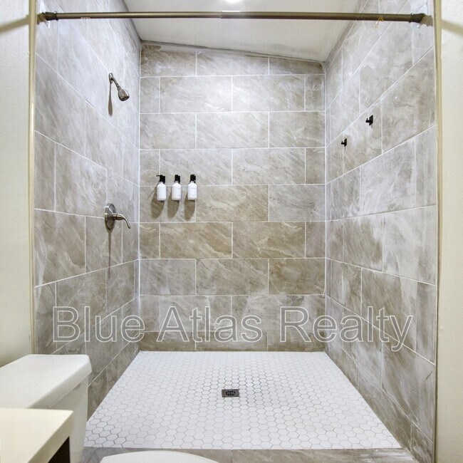 Building Photo - 5708 Flamingo Ct